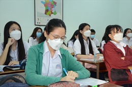 Học sinh, giáo viên TP Hồ Chí Minh rộn ràng ngày đầu trở lại trường học 