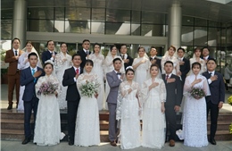 Các y, bác sĩ bất ngờ và hạnh phúc vì được bệnh viện tổ chức đám cưới tập thể