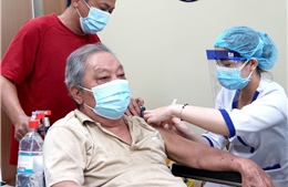 Bệnh viện đầu tiên tại Việt Nam sử dụng kháng thể đơn dòng Evusheld tiêm cho nhóm người có nguy cơ cao