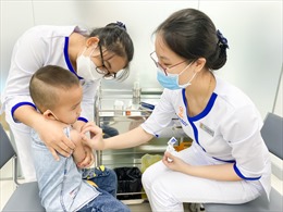 Đảm bảo đủ vaccine phòng bệnh cho trẻ em và người lớn