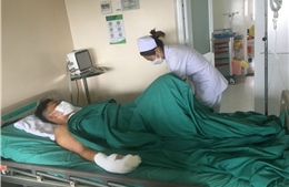 TP Hồ Chí Minh: Đang chạy xe trên đường, một thanh niên bị dây diều quấn chặt vào cổ