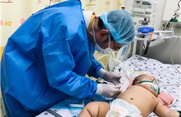 TP Hồ Chí Minh: Bé trai 5 tháng tuổi bị sốc sốt xuất huyết nặng 