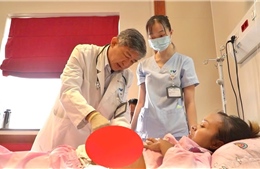 Trên 40 y, bác sĩ Việt Nam phối hợp cứu sống sản phụ Campuchia bị chảy máu không ngừng