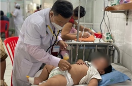 Bác sĩ ‘điểm danh’ những bệnh lý nguy hiểm ở trẻ trong mùa nắng nóng