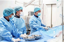 Bác sĩ Việt Nam tái thông mạch vành, cứu sống du khách Pháp bị nhồi máu cơ tim cấp