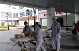 Cấp cứu một trường hợp chấn thương mắt, môi cằm do rồ xe tay ga