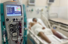 Người đàn ông nguy kịch do nhiễm một loại vi khuẩn có trong nước bẩn