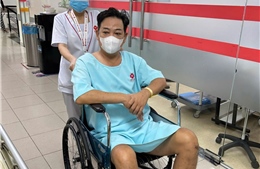 Tê tay, tê chân kéo dài có thể dẫn tới liệt do thoát vị đĩa đệm cột sống cổ