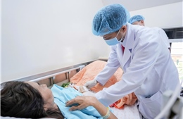 Đau bụng kéo dài, người phụ nữ phát hiện bị u tá tràng nguy hiểm