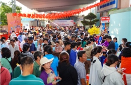 Ấm áp những phiên chợ Tết 0 đồng trong bệnh viện