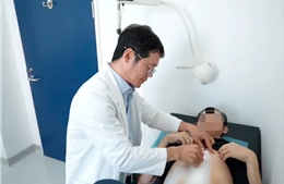 Người đàn ông mắc căn bệnh cực hiếm trên thế giới, 7 năm liền 'ăn vào nôn ra'