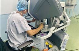 Lần đầu tiên Việt Nam ứng dụng robot điều trị phổi biệt lập hiếm gặp