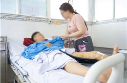 TP Hồ Chí Minh: Va chạm xe buýt, nam tài xế xe ôm công nghệ đa chấn thương nặng