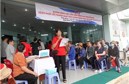 TP Hồ Chí Minh: Người dân phấn khởi khi bác sĩ tuyến trên về khám sức khỏe miễn phí