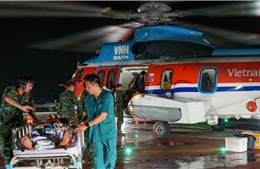 Đưa hai công nhân bị tai nạn lao động từ Trường Sa về đất liền cấp cứu