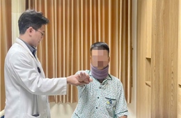  Đau vai gáy, tê bì tay kéo dài - dấu hiệu thoát vị đĩa đệm cột sống cổ dễ bị bỏ qua