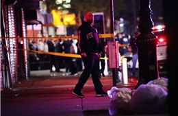 Một cảnh sát bị đâm, hai sĩ quan trúng đạn khi tuần tra chống cướp phá ở New York