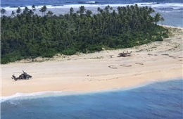 3 người đàn ông lạc vào đảo hoang được cứu sống nhờ ‘đánh’ tín hiệu SOS trên cát