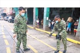 Tổng thống Duterte muốn trang bị baton cho cảnh sát Phillipines trong cuộc chiến chống COVID-19