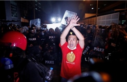 Cảnh sát giải tán biểu tình gần dinh thự Thủ tướng Thái Lan, 16 người bị thương