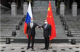 Nga, Trung Quốc đồng thời phản ứng cứng rắn với Mỹ