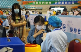 Yếu tố giúp Trung Quốc ‘về đích’ tiêm ngừa COVID-19 sau khởi đầu chậm