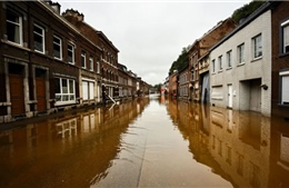 Hình ảnh thảm họa lụt lội tồi tệ ở Tây Âu làm hàng trăm người thiệt mạng