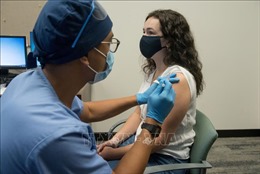 Mỹ sẽ chính thức khuyến nghị người dân tiêm vaccine mũi 3 ngừa COVID-19