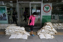 Lũ lụt tàn phá 1/3 diện tích Thái Lan, thủ đô Bangkok được đặt trong tình trạng báo động