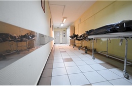 Tình cảnh nhà xác, bệnh viện ở Rumani quá tải vì người chết do COVID-19