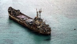 Philippines phản ứng gắt vụ tàu Hải cảnh Trung Quốc phun vòi rồng cản tàu tiếp tế