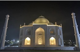 Người đàn ông bỏ 3 năm xây ngôi nhà ‘bản sao như đúc’ đền Taj Mahal tặng vợ