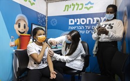 Israel tính tiêm mũi vaccine thứ 4 do lo ngại làn sóng COVID-19 mới