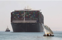 Kênh Suez phát cảnh báo khẩn cấp ‘đón’ siêu tàu Ever Given trở lại lần đầu tiên