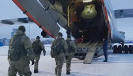 Cận cảnh Nga điều lính gìn giữ hòa bình sang làm nhiệm vụ ở Kazakhstan