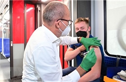 Người đàn ông 61 tuổi tiêm 87 mũi vaccine ngừa COVID-19 