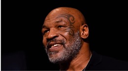 Bị làm phiền, huyền thoại quyền Anh Mike Tyson liên tiếp ‘ra đòn’ trên máy bay