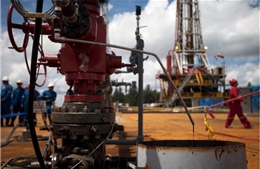 Nhận định về khả năng Mỹ dỡ lệnh trừng phạt dầu thô Venezuela