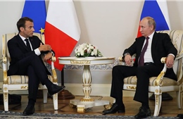 Tại sao Mỹ im lặng về chuyến thăm Nga của Tổng thống Pháp?