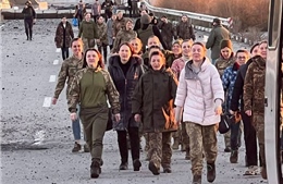 Nga thả hơn 100 nữ quân nhân Ukraine để đổi lấy 110 thủy thủ và tù binh 