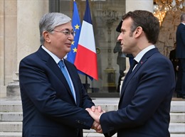 Tổng thống Kazakhstan thăm Pháp sau khi gặp ông Putin