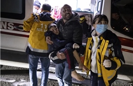 Video người dân chạy ra đường khi Thổ Nhĩ Kỳ hứng chịu thêm 2 trận động đất mới