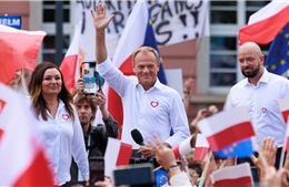 Vụ bê bối làm rung chuyển chính trường Ba Lan trước thềm bầu cử