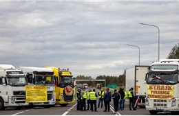 Hàng nghìn xe tải Ukraine bị chặn lại ở biên giới Ba Lan