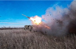 Nga và Ukraine leo thang tấn công tầm xa xuyên biên giới
