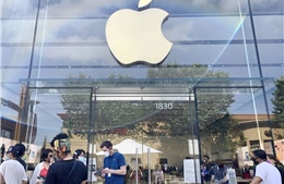 Apple &#39;né&#39; thuế Mỹ: Chuyển trọng tâm sản xuất sang Ấn Độ và Việt Nam
