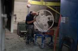 Người giữ nghề đục đá giữa những lâu đài cổ châu Âu