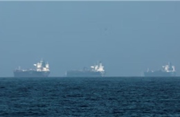 Điểm yếu của kinh tế Mỹ nhìn từ các cuộc đối đầu thuế quan và quân sự