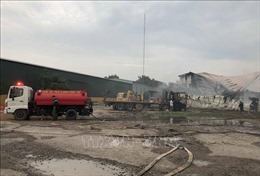 Cháy lớn thiêu rụi nhà kho của một nhà máy tại huyện Yên Mỹ (Hưng Yên)