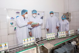 Tân đại sứ Hoa Kỳ tại Việt Nam thăm nhà máy sữa Vinamilk tại Cần Thơ